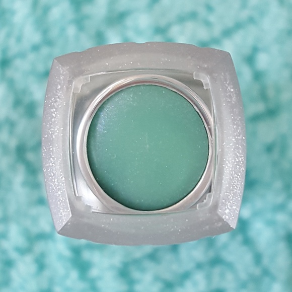 Revlon Colorburst Lip Butter "Invite Only" - Picture 2 of 4